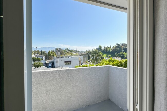 Building Photo - 2749 Griffith Park Blvd
