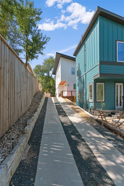 Building Photo - 2411 E 11th St