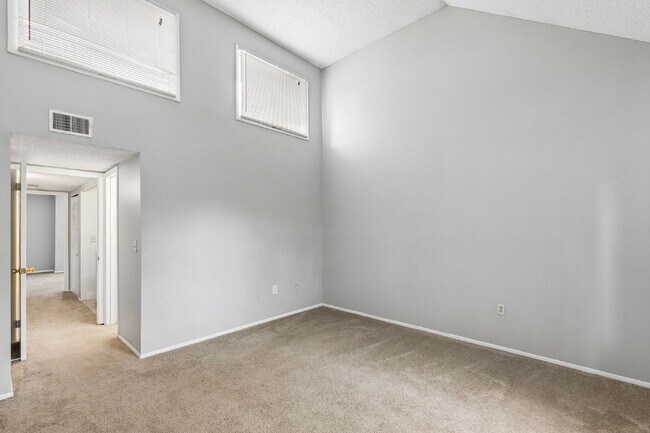 Building Photo - Fully Renovated 2-Bedroom Condo—Just 1 Mile from Universal!