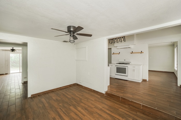 Building Photo - 314 Surrels Ave