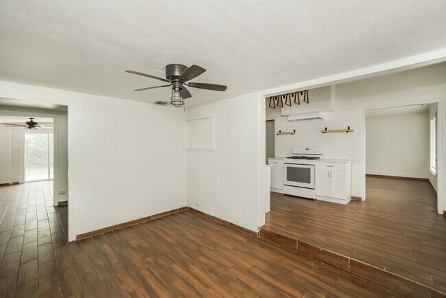 Building Photo - Comfortable 3 Bedrooms Home in San Antonio, TX