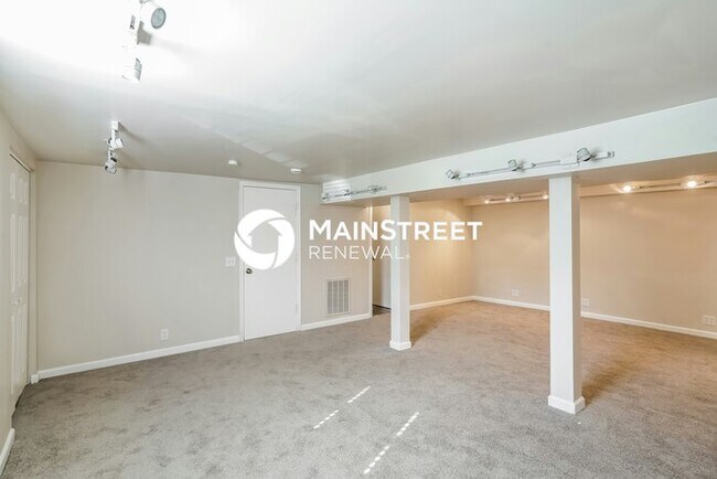 Building Photo - 4 Bedroom Pet-Friendly Home in NASHVILLE, TN with Main Street Renewal