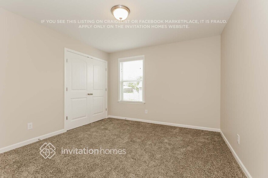 Building Photo - 1700 Stonewater Dr