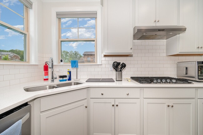 Building Photo - 6006 Tanoak Ct