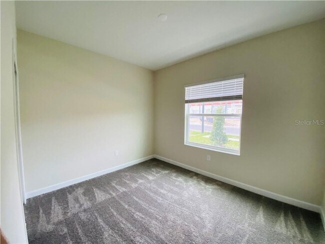 Building Photo - Gorgeous brand new house 4 bedrooms 3.5 bathrooms lake view