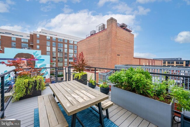 Building Photo - 2025 13th St NW