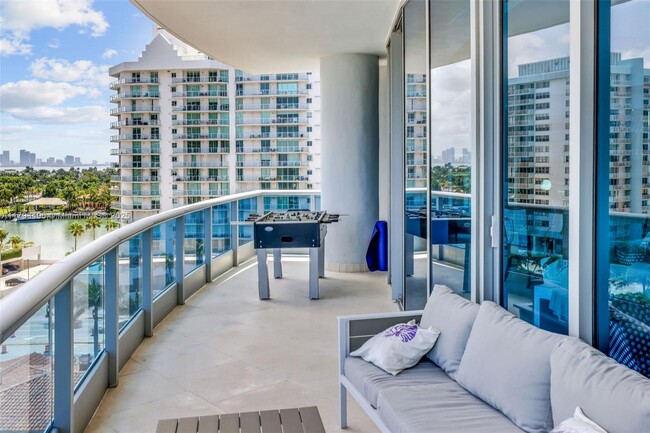 Building Photo - 5959 Collins Ave