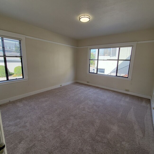 Building Photo - 950 Fremont St