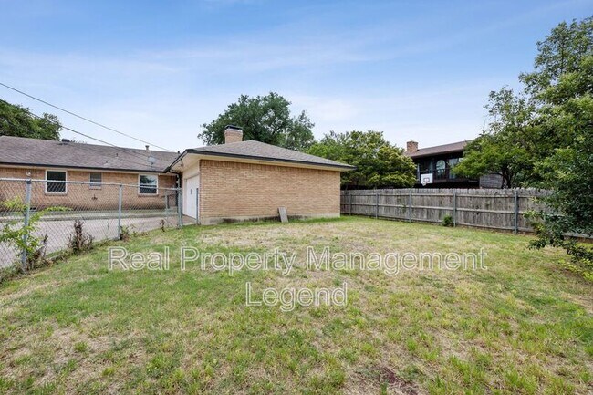Building Photo - 9007 Sweetwater Dr