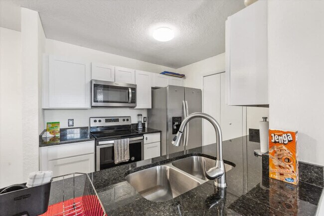 Building Photo - 4561 Southfield Ave