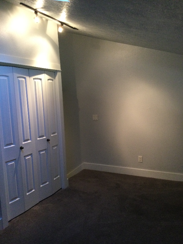 Building Photo - 745 E Warm Springs Ave