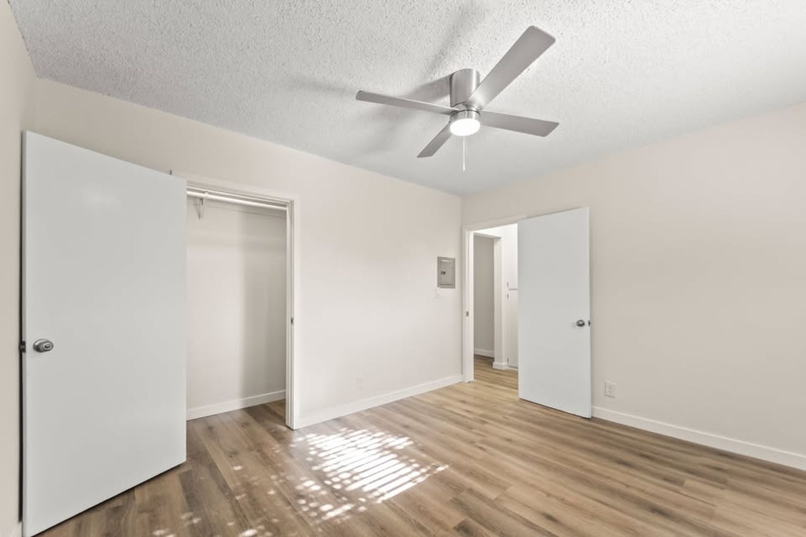 Building Photo - 862 W 84th St