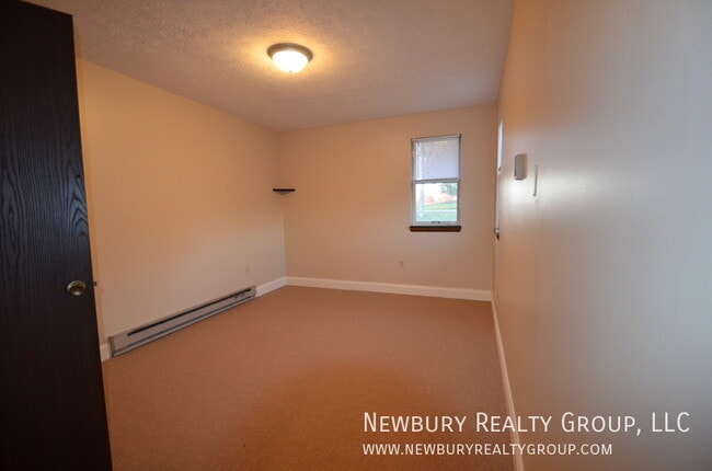 Building Photo - 4 Clearview Meadows