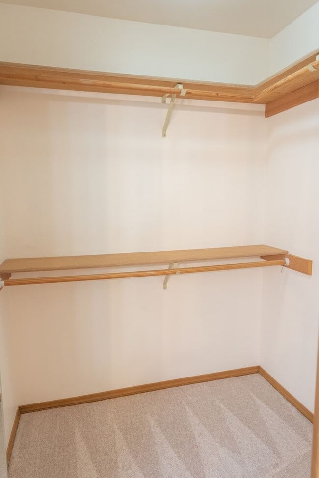 Building Photo - 3Bd/2.5Ba Bellevue House( Newport Hill)