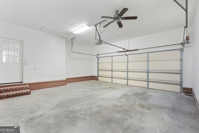 Building Photo - 1811 Old Carriage Trail