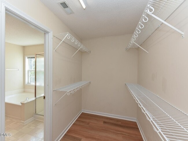 Building Photo - 406 Somersview Dr