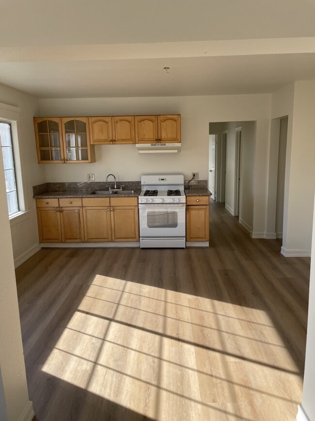 Building Photo - 433-439 Linden Ave