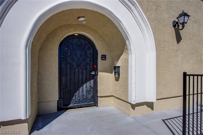 Building Photo - 2555 Hampton Rd