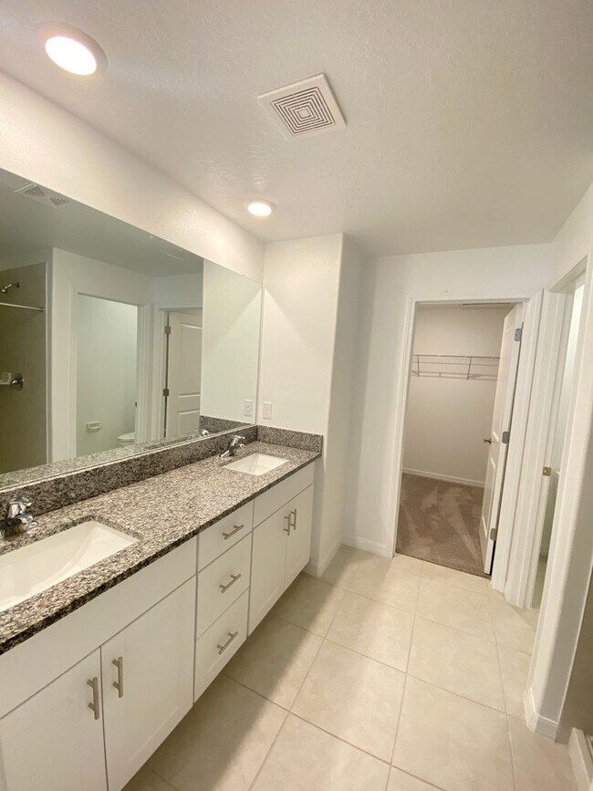 Building Photo - 9695 Ashworth Pl