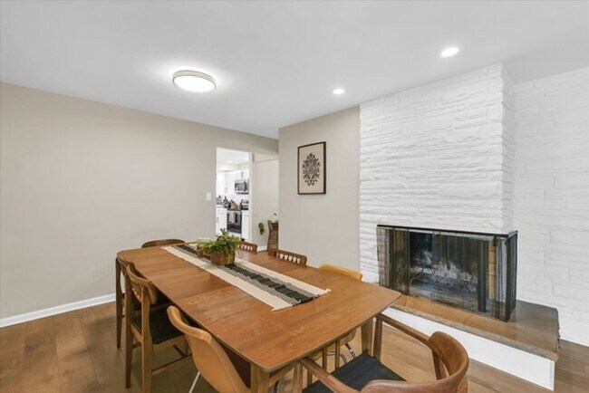 Building Photo - Renovated Ranch home in Champaign - AVAILA...