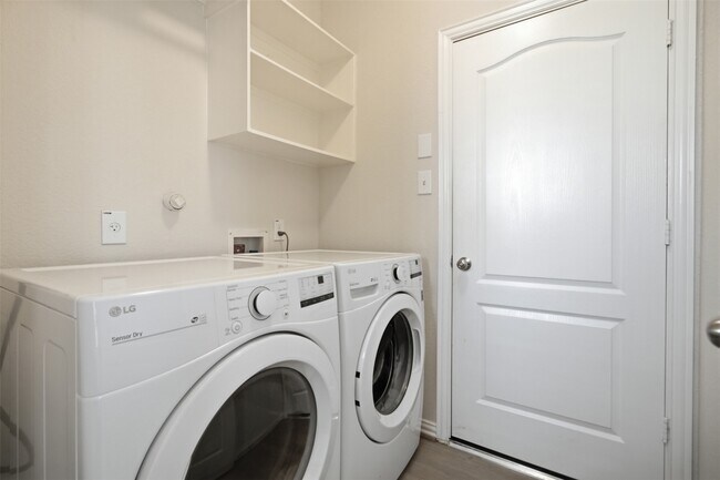 Building Photo - 40330 Bay Warbler Wy