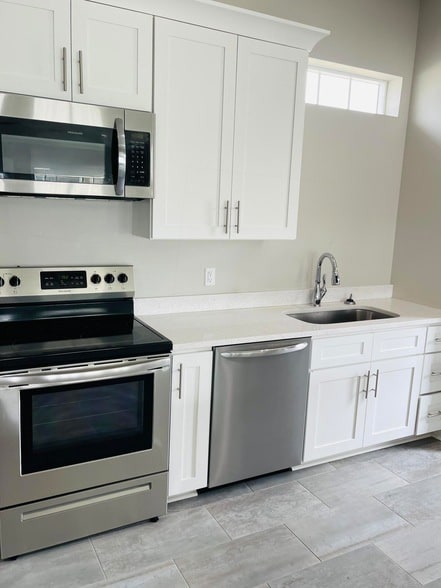 Building Photo - 215 Speckled Trout Ln N