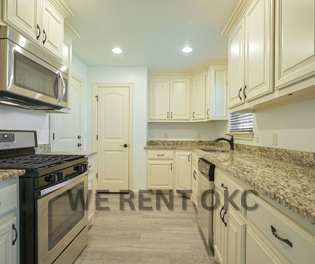 Building Photo - 853 SW 8th St