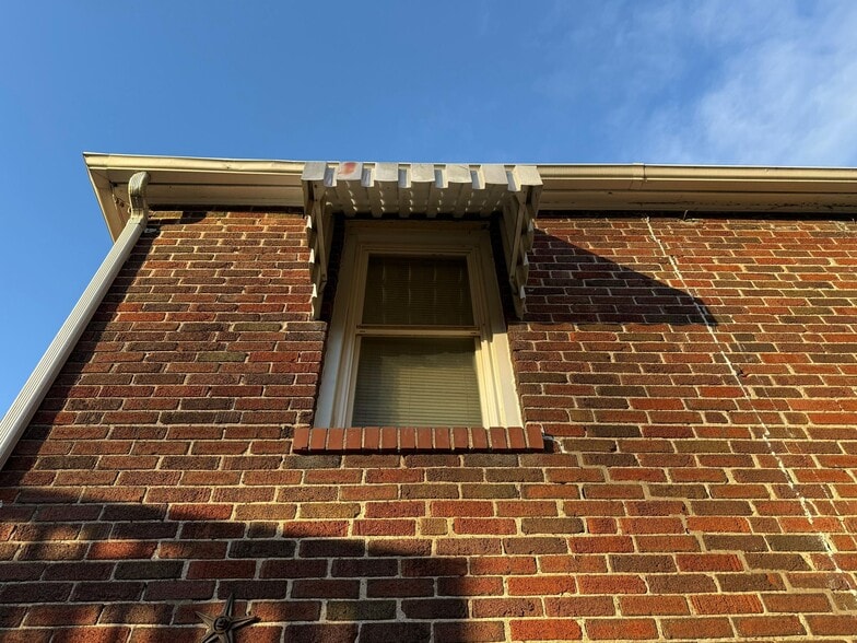 Building Photo - 8836 Ramona Ave