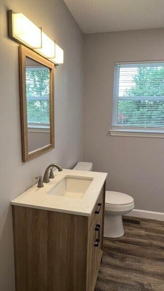 Building Photo - 3524 Woodridge Dr SE