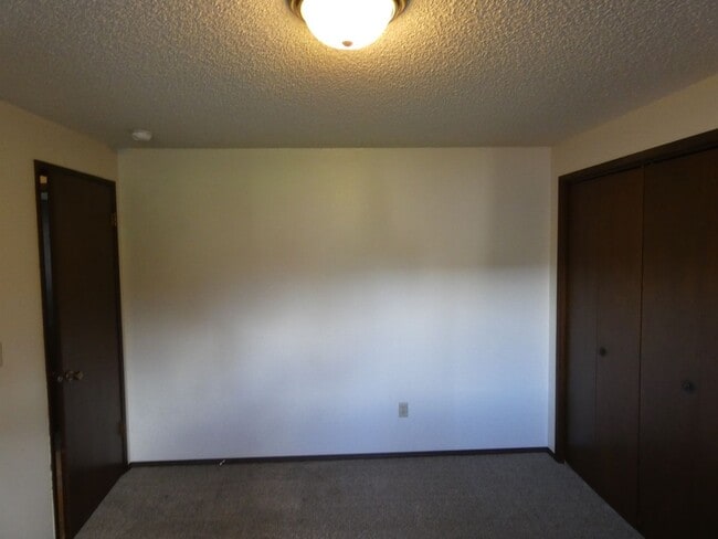 Building Photo - Tastefully Maintained Charmer