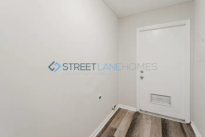 Building Photo - 3040 Foresthill Dr