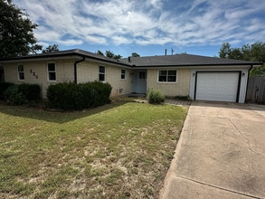 Building Photo - 220 W Ridge Rd