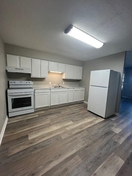 Building Photo - Riverbend Apartments