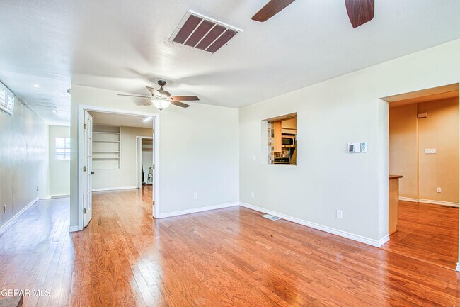 Building Photo - 1701 Elm St