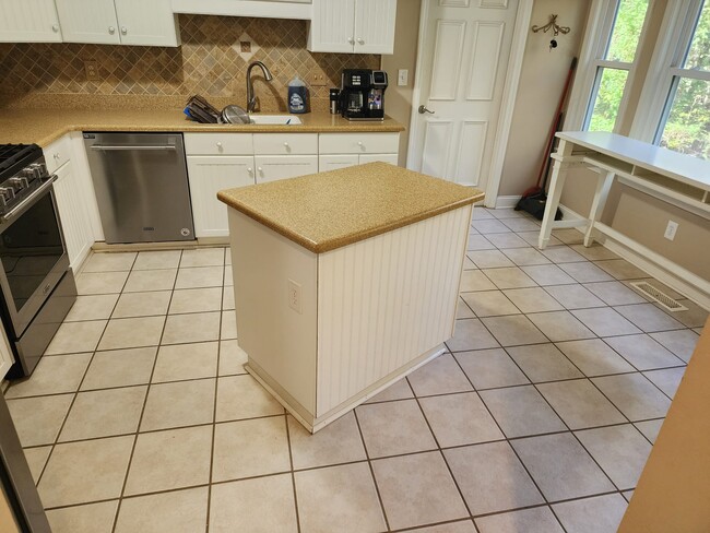 Building Photo - 5564 Dorsett Shoals Rd
