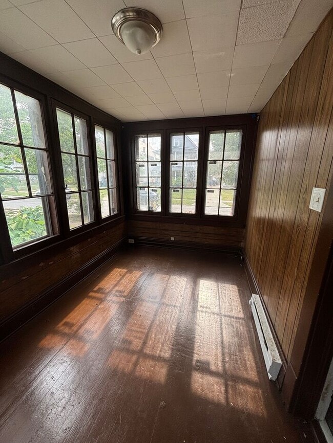 Building Photo - Stunning 4 beds 1 bath in Cleveland!