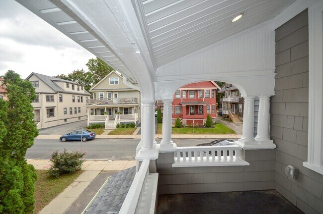 Building Photo - 60 Mapleton St