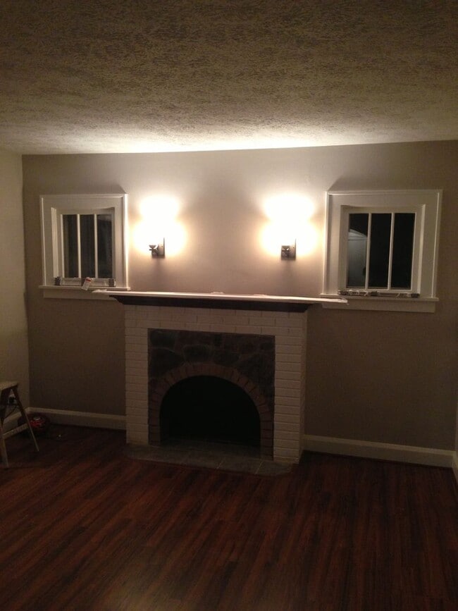 Building Photo - Large 4BR Plain Local Home for Rent