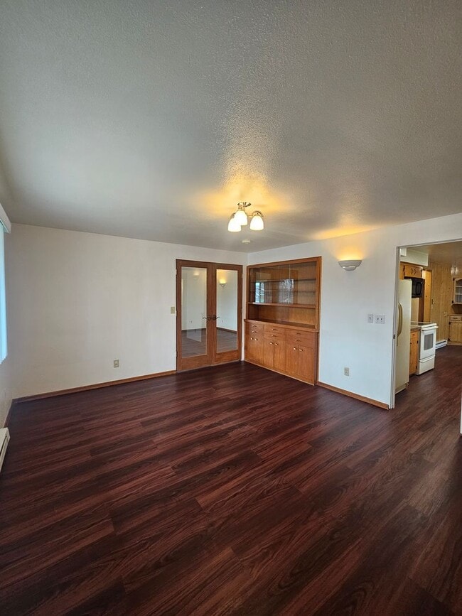 Building Photo - 1404 S Cherry St