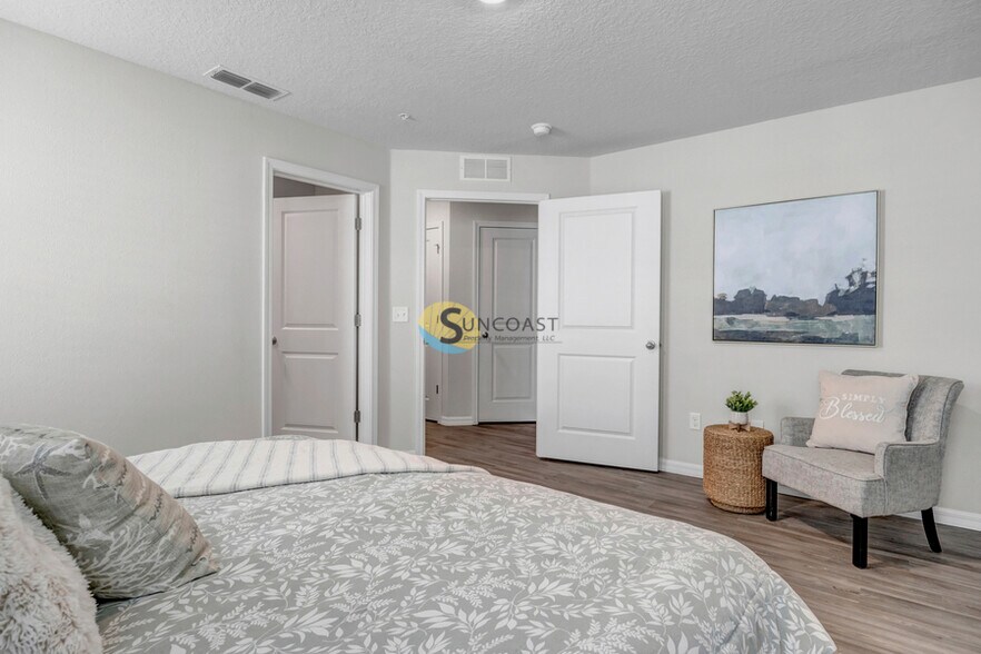 Building Photo - 6534 Sweetbay Ln