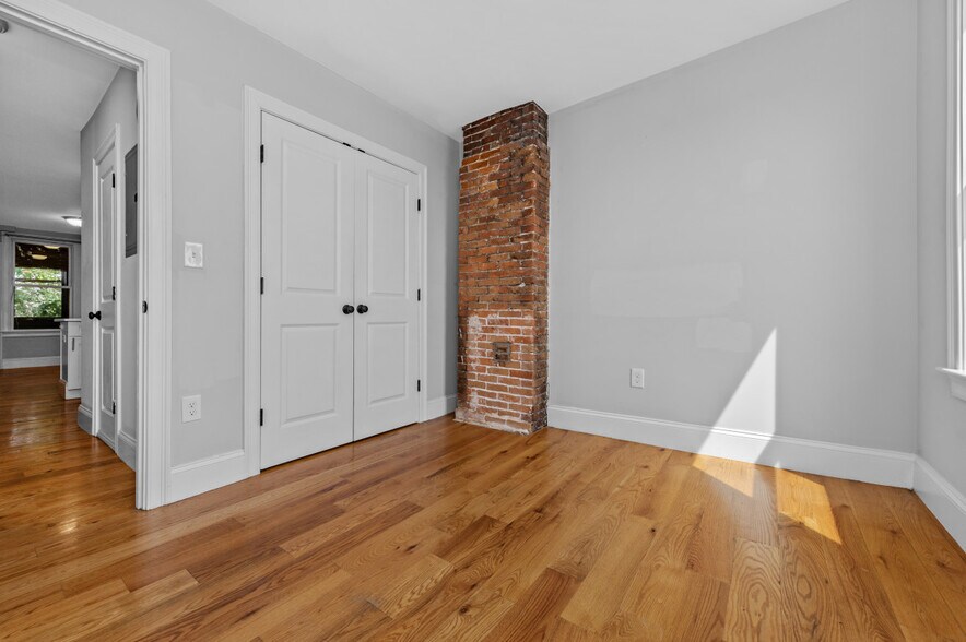 Building Photo - 148 Bremen St