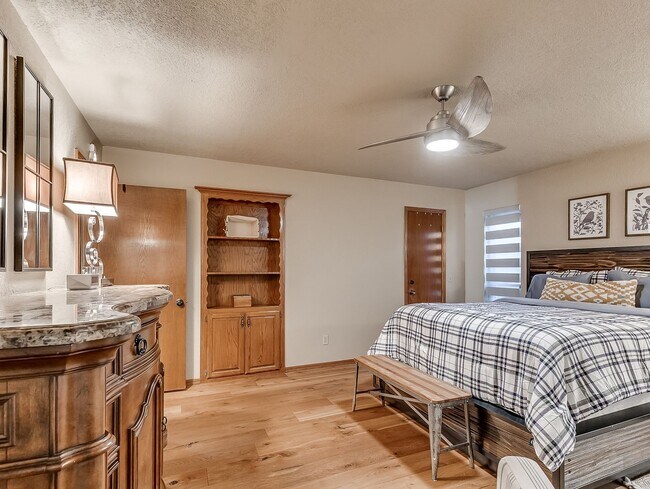 Building Photo - Fully Furnished Short Term Rental