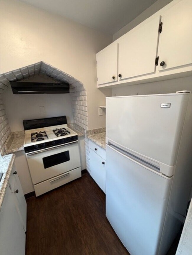 Building Photo - 3809 Beechwood Blvd