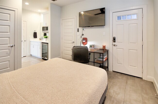 Building Photo - 1909 Maury St