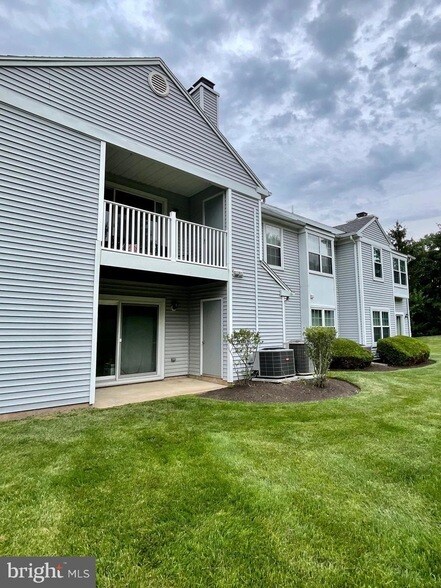 Building Photo - 1104 Mews Dr