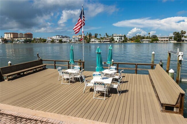 Building Photo - 700 Island Way