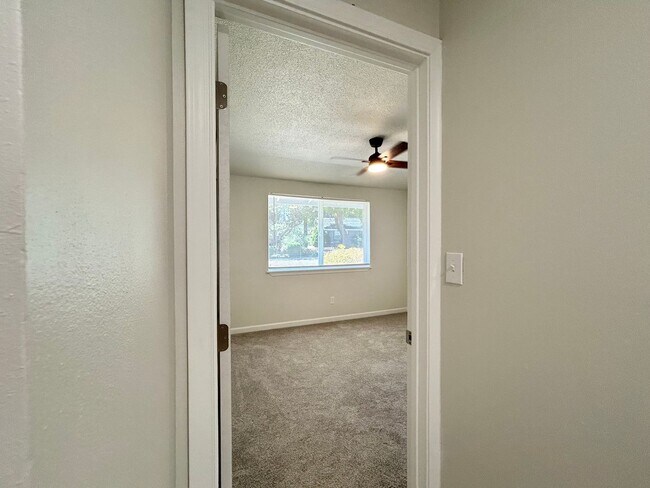 Building Photo - Freshly Updated 3 Bedroom Home with Garage, Fenced Yard & Covered Patio!
