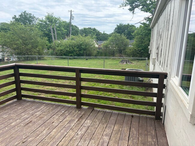 Building Photo - 2 BEDROOM 1 BATH HOUSE, WITH CENTRAL HEAT & AIR, ALL ELECTRIC, FENCED YARD. APPLICATION AND PET F...