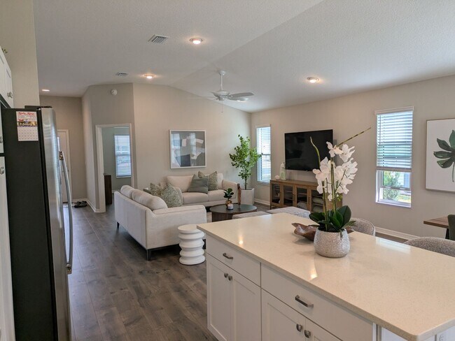 Building Photo - 1750 Debellis Ln