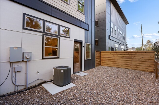 Building Photo - 13938 Bee Flower Ln